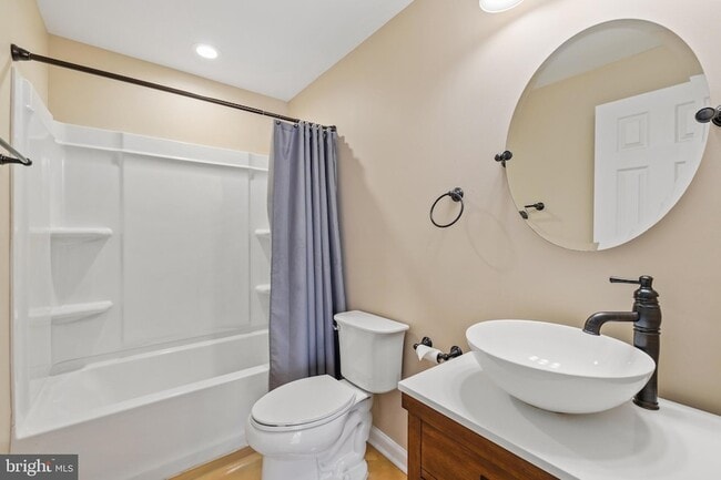 Building Photo - 9036 Woodpecker Ct
