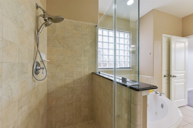 Building Photo - 18111 Blues Point Dr