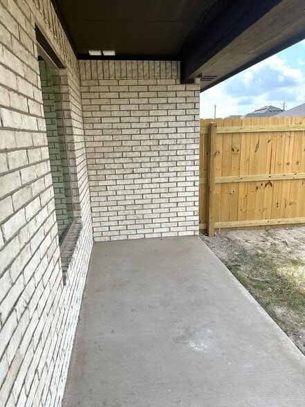 Building Photo - 372 Uva Ln