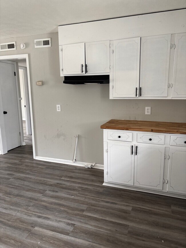 Building Photo - 40 W Cooper St