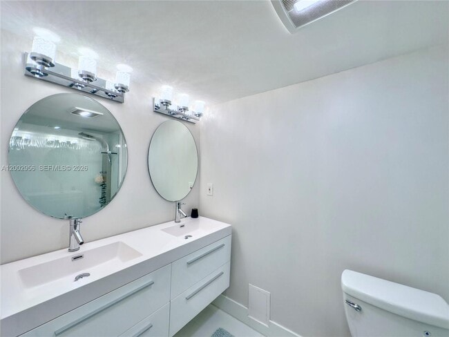 Building Photo - 2030 S Ocean Dr