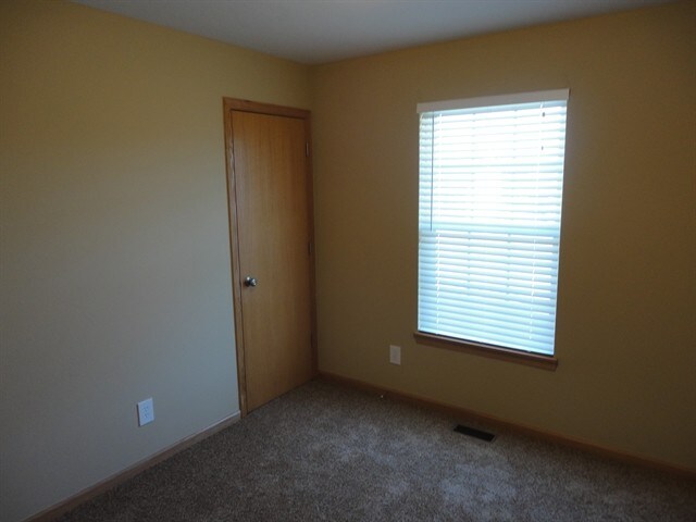 Building Photo - 15042 Rockdale Rd