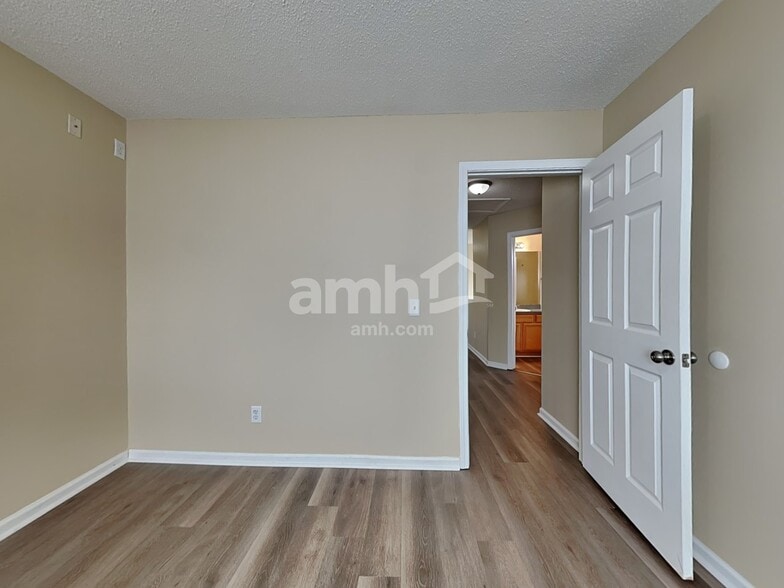 Building Photo - 113 Willow Lakes Ct