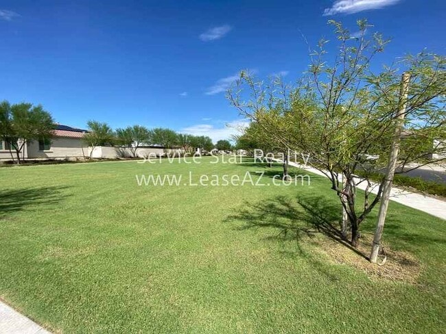 Building Photo - 9607 E Solina Ave