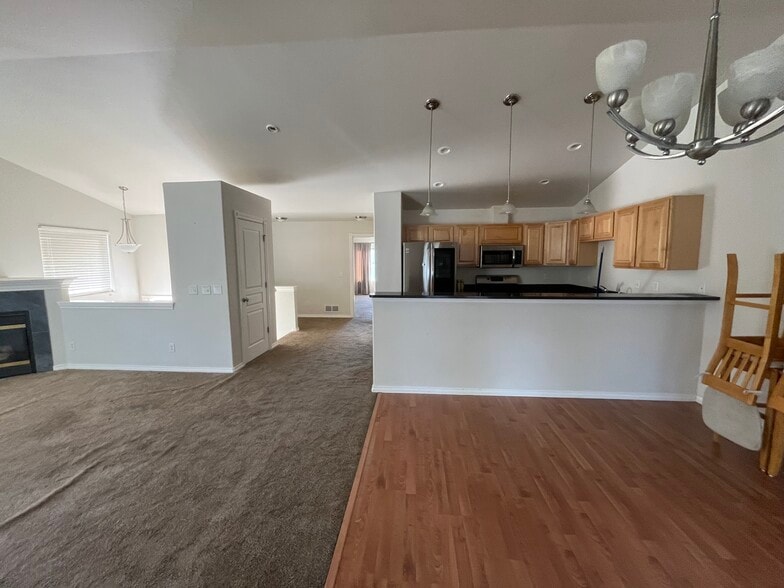 Building Photo - 8847 Lakehurst Dr