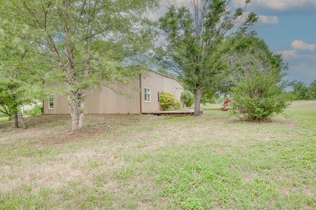 Building Photo - 331743 E 1020 Rd