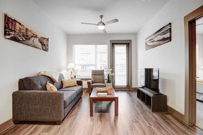 Primary Photo - 120 W CityLine Dr