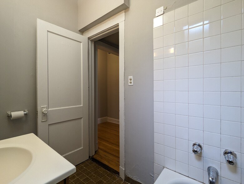 Building Photo - 3523 N Racine Ave