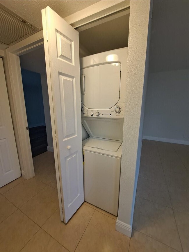 Building Photo - 9838 Nob Hill Ct