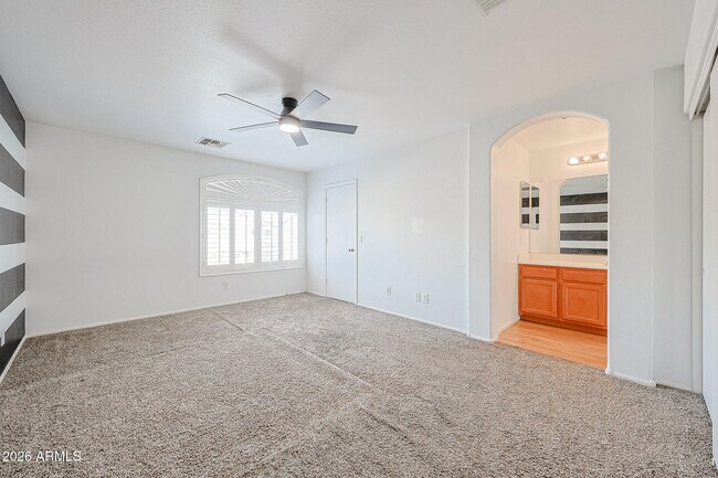 Building Photo - 5245 N 125th Ave