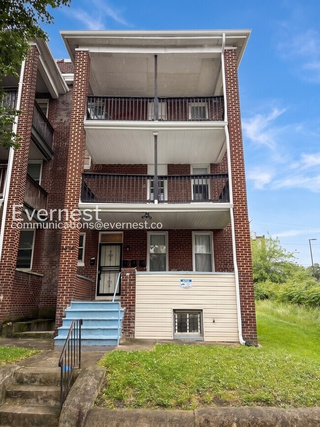 Building Photo - 2-Bed/1-Bath Spacious Condo with Balcony/ Available Soon!