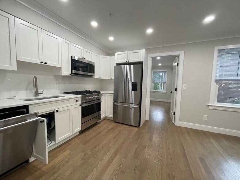 Primary Photo - 3 Lopez Ave