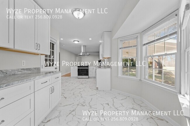 Building Photo - 2209 Rothmore Dr SW