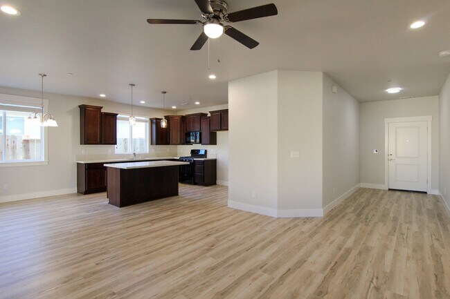 Building Photo - New Home for Rent in Redding CA | Solar, 2 Car Garage, Covered Patio, No Pets