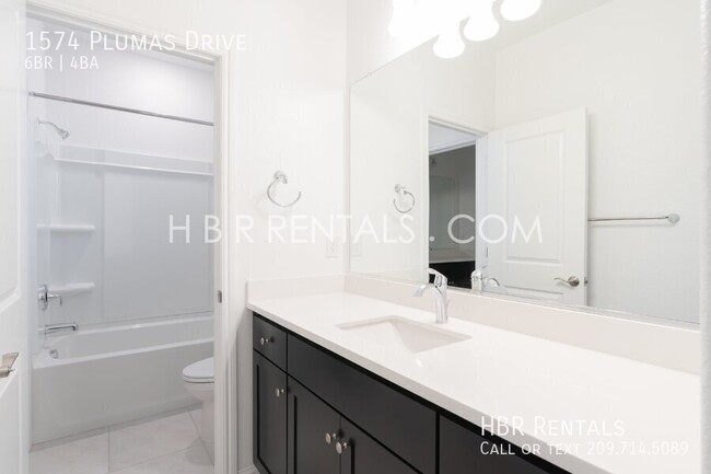 Building Photo - 1574 Plumas Dr