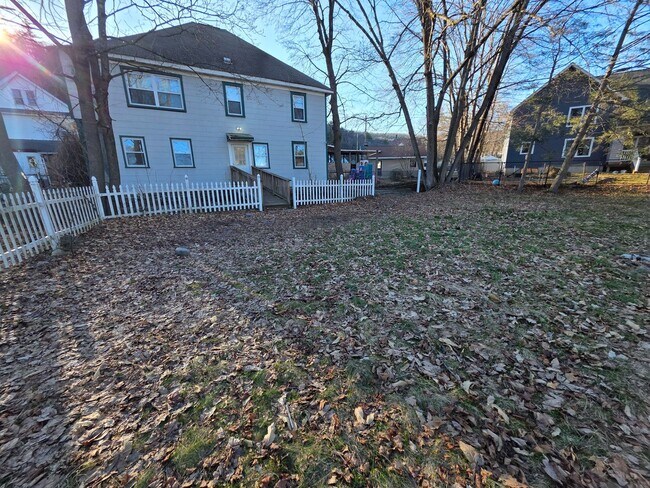 Building Photo - 83 Hudson St