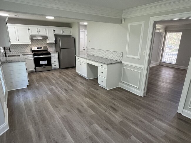 Building Photo - Updated 4 Bed Home in North Charlotte