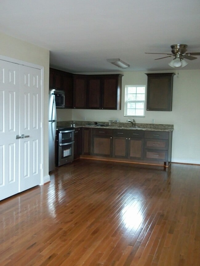 Building Photo - 401 Willard St