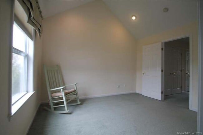 Building Photo - 49 Woodcrest Ln
