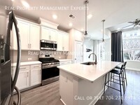 Building Photo - 2113 Statesville Ave