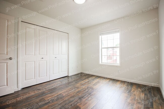 Building Photo - 13640 SE Madena Way