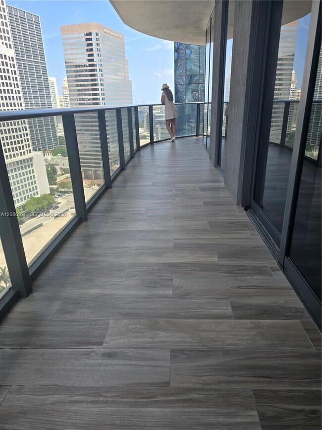 Building Photo - 801 S Miami Ave