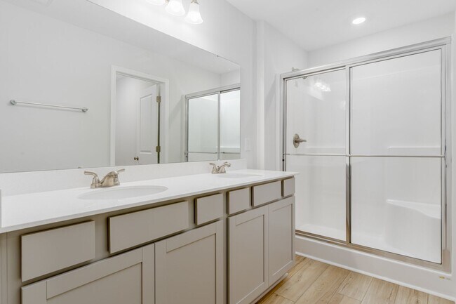 Building Photo - Modern 3-Bed, 2.5-Bath Townhome in Prime L...