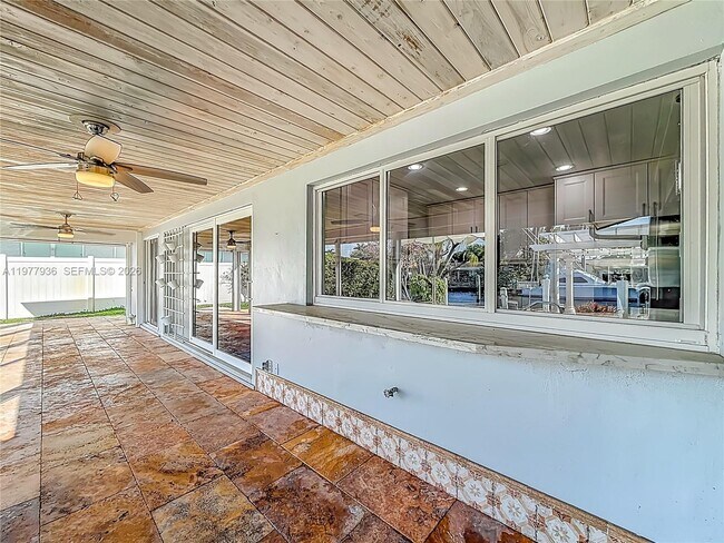 Building Photo - 2770 NE 8th Ct