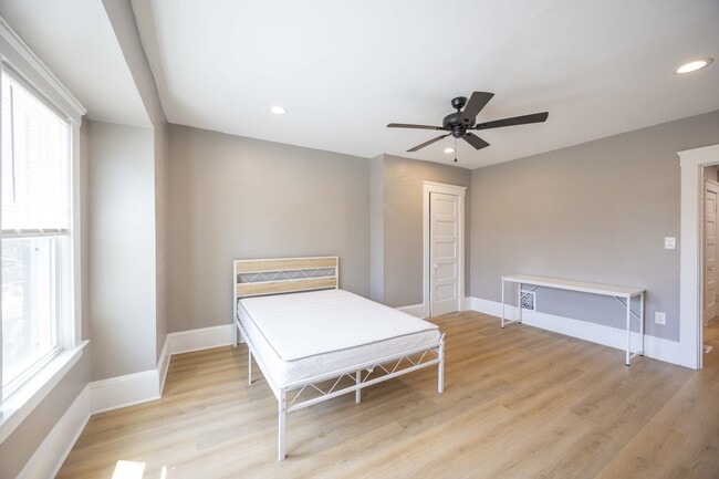 Building Photo - 1496 E 107th St