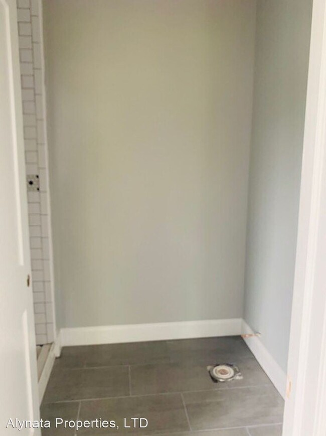 Building Photo - 85-87 E Innis Ave