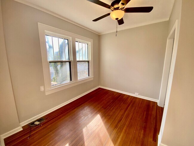 Building Photo - 40 Larchmont Rd