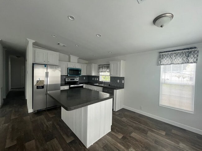 Building Photo - 587 Leopard Ln