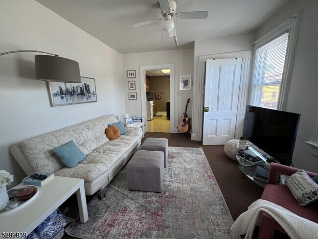 Building Photo - 14 Cottage Pl