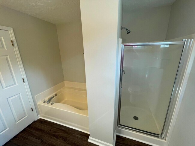 Building Photo - Updated 3BR Home - Woodstock