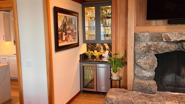 Building Photo - Furnished Lakefront home with amazing Lakeviews