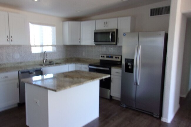 Building Photo - Great home in with great mountain views.