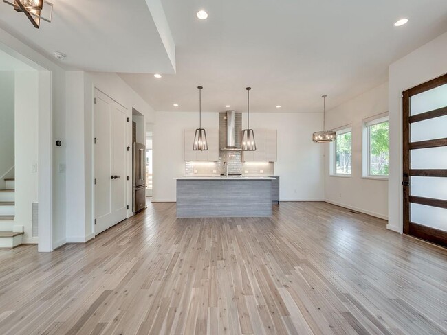 Building Photo - 520 Wabash Ave NE