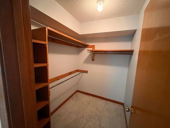 Building Photo - 2904 Alpine Pl
