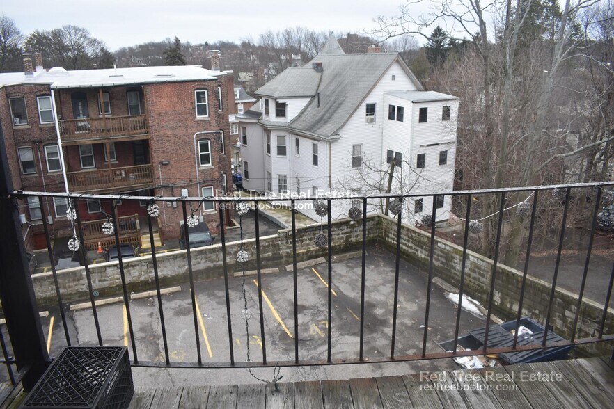 Building Photo - 33 Egremont Rd