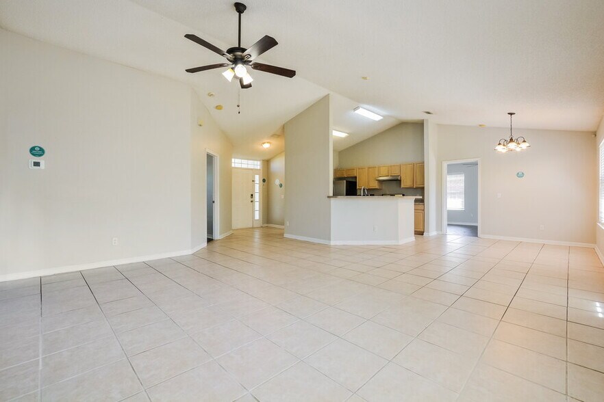 Building Photo - 2119 Dumas Dr