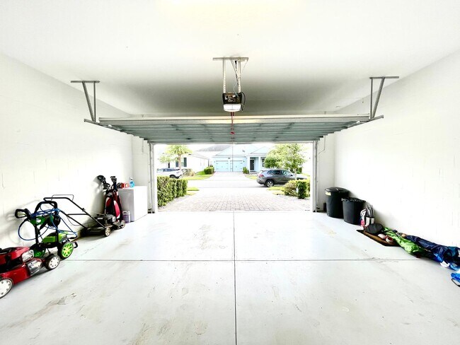 Building Photo - Available Move In 06/01! - Beautiful 3 Bed...