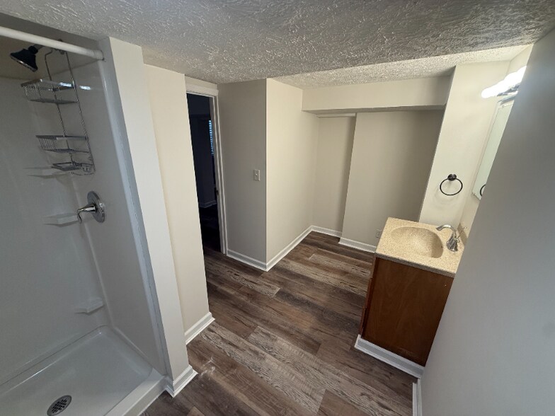 Building Photo - 127 Wesgaye St