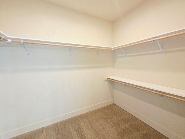 Building Photo - 1704/1706 Danny Boy Ln. Duplex