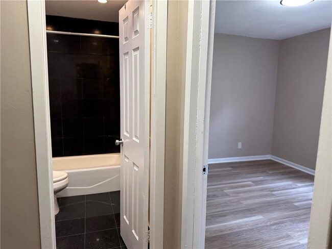 Building Photo - 1005 Navco Rd