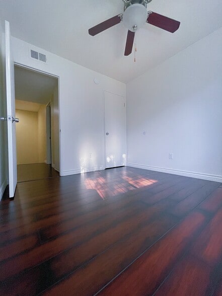 Private room for rent - 18526 Mayall St