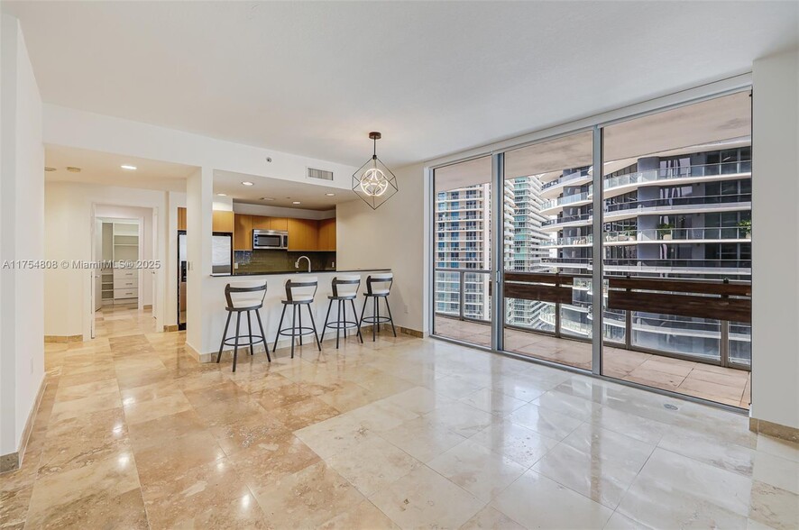 Building Photo - 1050 Brickell Ave