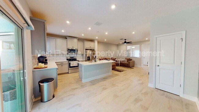 Building Photo - 12079 Calvesta St