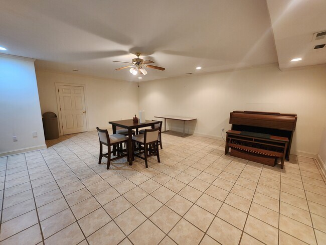 Building Photo - 2503 Wilpar Dr