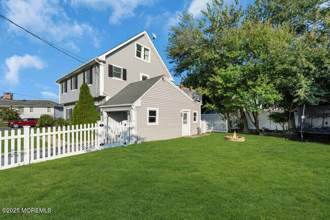 Building Photo - 20 Starboard St