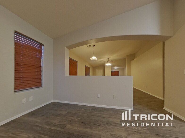 Building Photo - 25862 W Whyman St